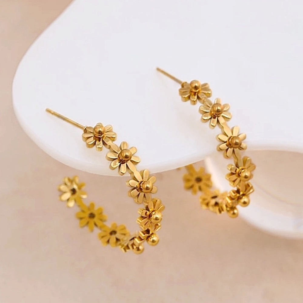 18k Gold Flower Power Hoop Earrings
